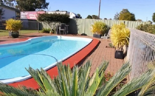 Crossroads Motel