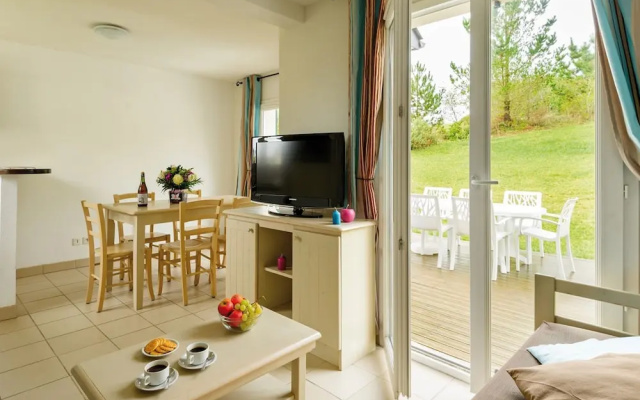 Cozy Breton Holiday Home Near the bay of Douarnenez