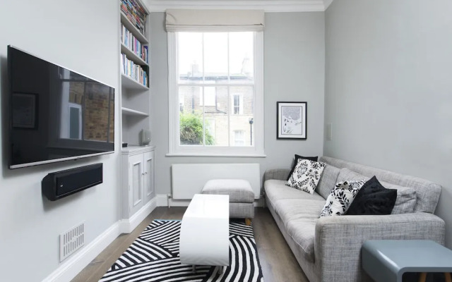 Stylish and Spacious 2BR House in Hammersmith