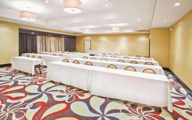 La Quinta Inn & Suites by Wyndham Hinesville - Fort Stewart
