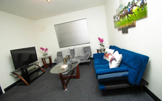 Vintage Elegance - Condo Steps Away From Casino