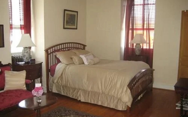 Aida's Victoriana Inn