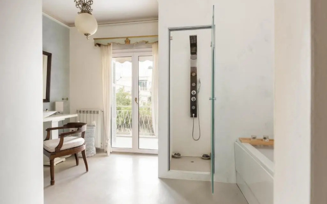 Classy lux apt w/ sea view, garden, parking