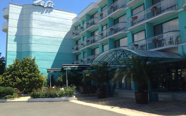Zefir Hotel вид на фасад