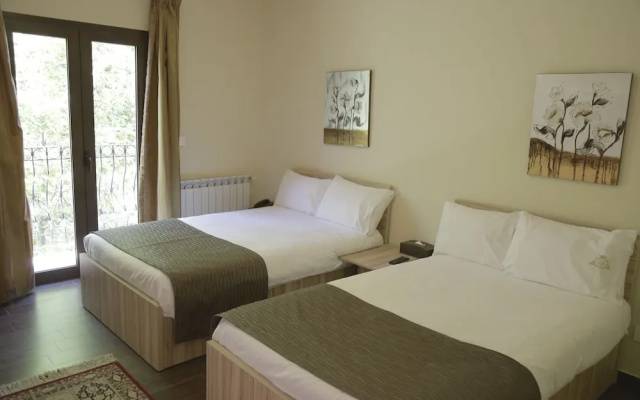 The Lodge Inn