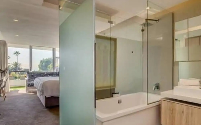 Elegant Apartment at the Waterclub Amani Views