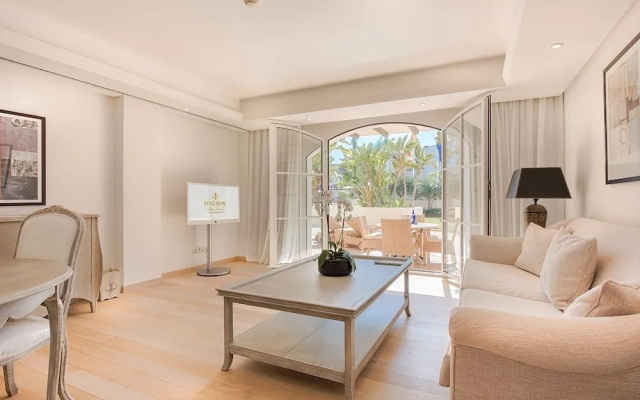 Las Dunas Suites & Apartments