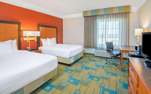 La Quinta Inn & Suites by Wyndham Sherman