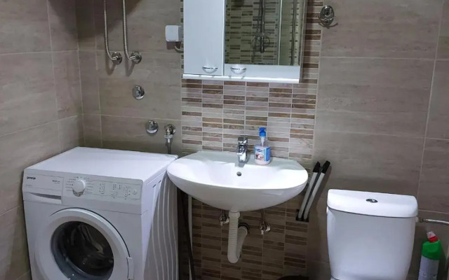 Adam' s Apartment 3