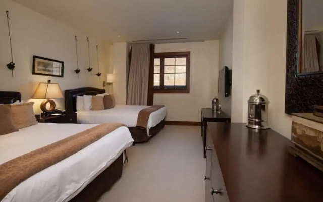 Vail Solaris 2 With Den Bedroom Vacation Rental Set at the Base of the Mountain Just Steps From the Gondola