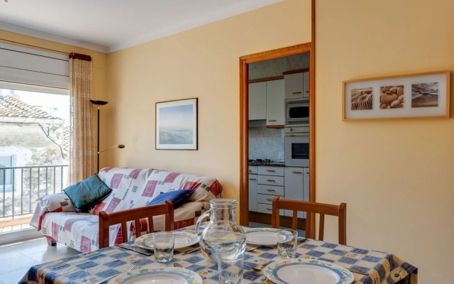 Splendid Mansion in Palau-Saverdera near Sea