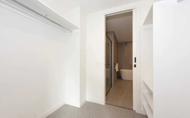 Modern 3 Bedroom Getaway Next to Chadstone