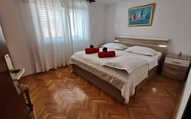 Srđan - 10 m From the Beach - A2