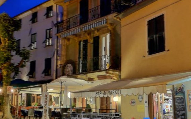 Via ROMA 52 Large Apartament (up to 8)