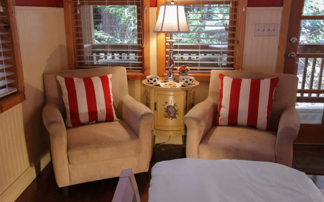 Elliott House Boutique Inn