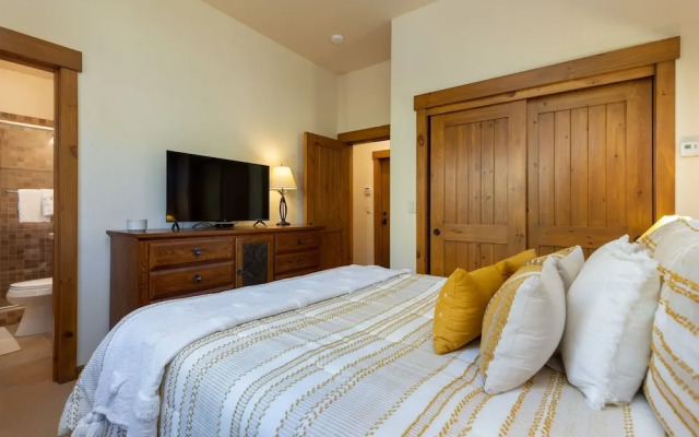 43 Thackwell 3 Bedroom Condo