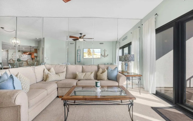 Palms 915- Premier Beachfront Condo