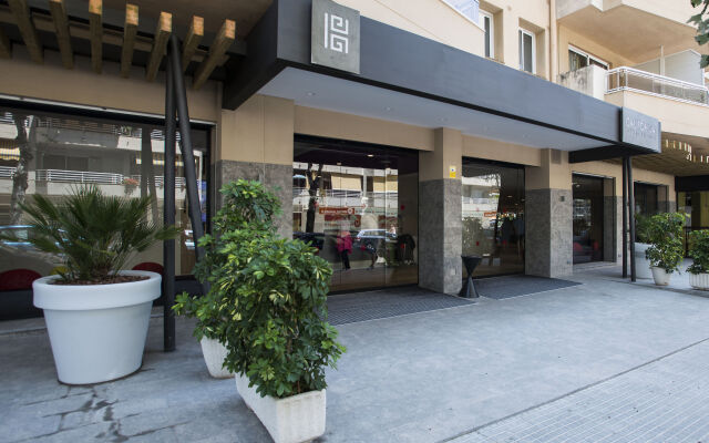 Отель California Apts. вид на фасад