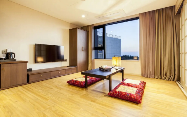 Hotel Theborn Jeju
