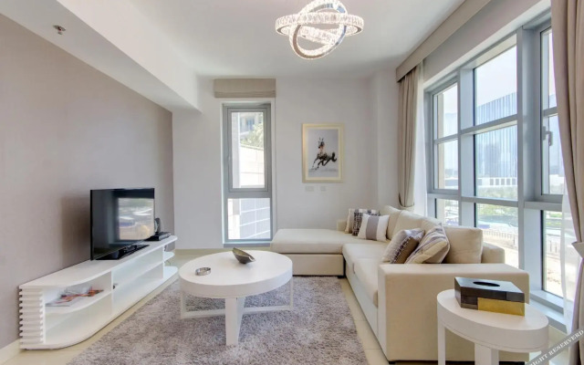 Exquisite1 BR Apartment, Standpoint Tower Downtown