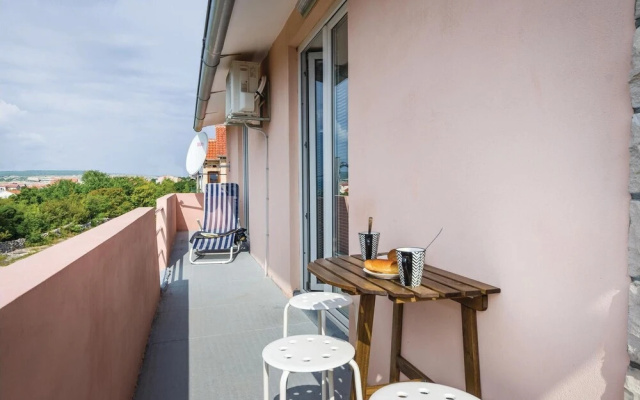 Beautiful Apartment in Maslenica With 3 Bedrooms and Wifi