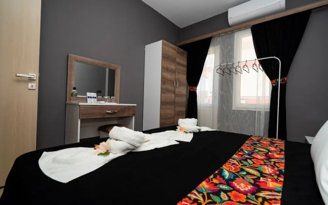 Esquire Hotel & Lounge
