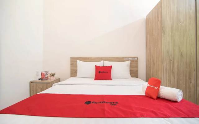 RedDoorz Plus near Bai Truoc