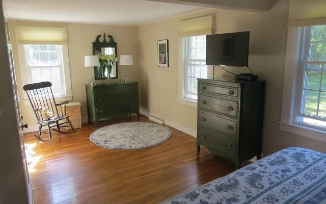 46 Fairview Drive South - Three Bedroom House