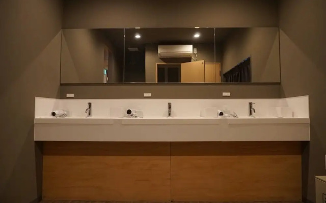 Sekai Hotel Yanagi - Hostel