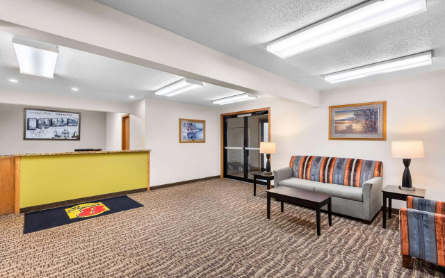 Super 8 by Wyndham Oelwein