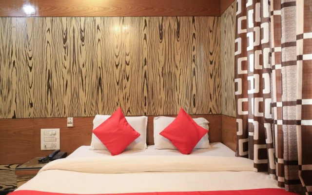 OYO Flagship 42122 Hotel Rahul