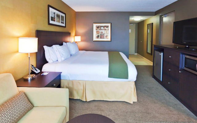 Holiday Inn Express & Suites Kingston Central by IHG