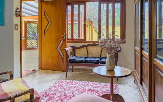 Espaço gourmet e home-office na Granja Viana