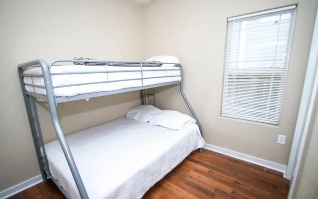 Renovated 2br/2ba Near Downtown