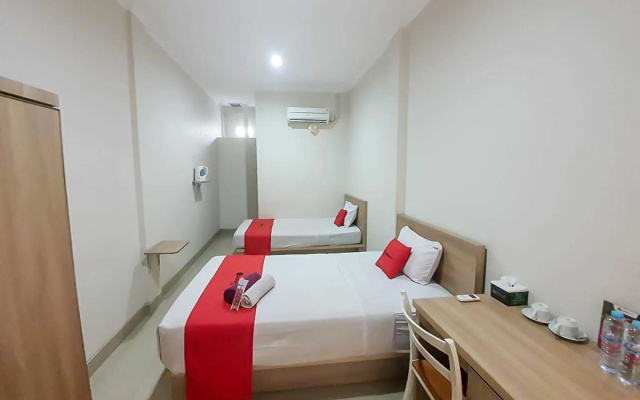 RedDoorz near Jalan Kolonel Haji Burlian Palembang