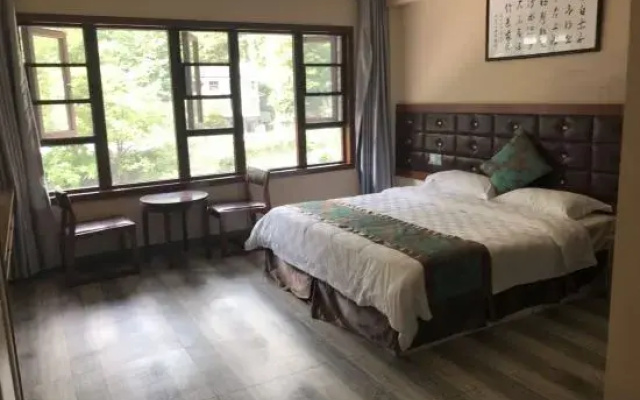 Nanjiang Fengyun Hotel
