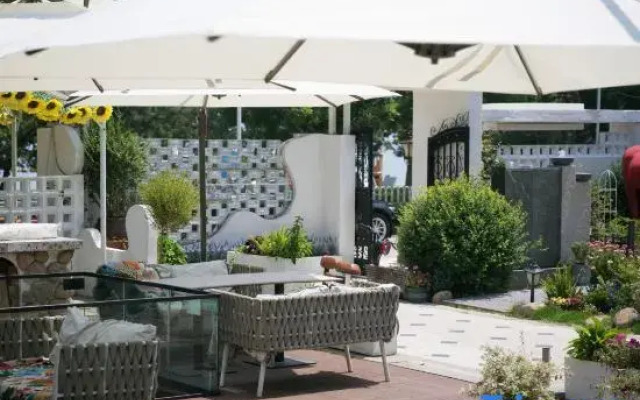 Xiehou Garden Hotel (Laoshan Scenic Area Liuqinghe Beach Branch)
