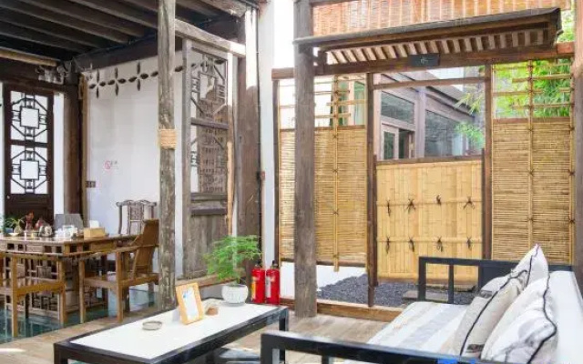 Flora Hotel · Tengchong Burrow Tea Zen hotel (Tengchong Heshun Ancient Town Store)