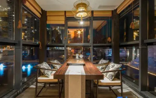 Shehong Xinyue Riverside Holiday Hotel
