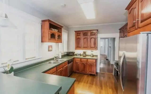Trendy Lakeview Craftsman
