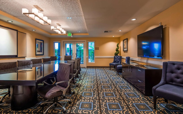 Best Western Plus Marina Gateway Hotel