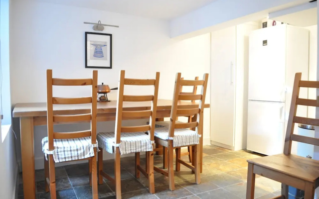 Spacious 2 Bedroom Home In Kensington