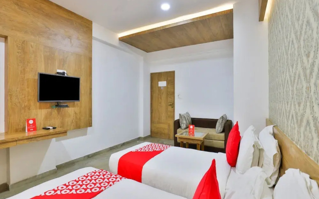 OYO 18585 Hotel Rajdhani