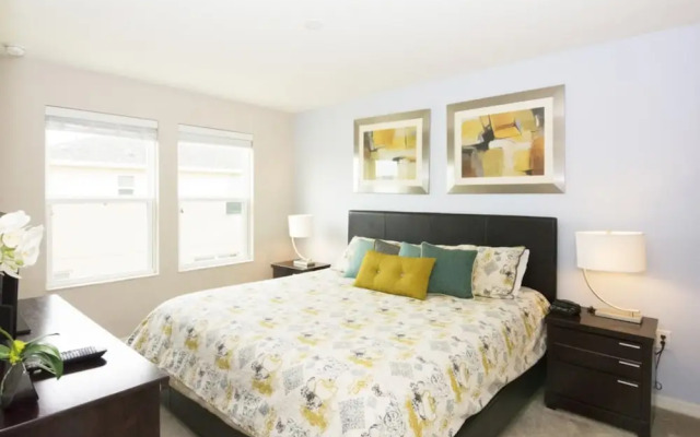 Vacation Townhome Next to Parks Cb3163
