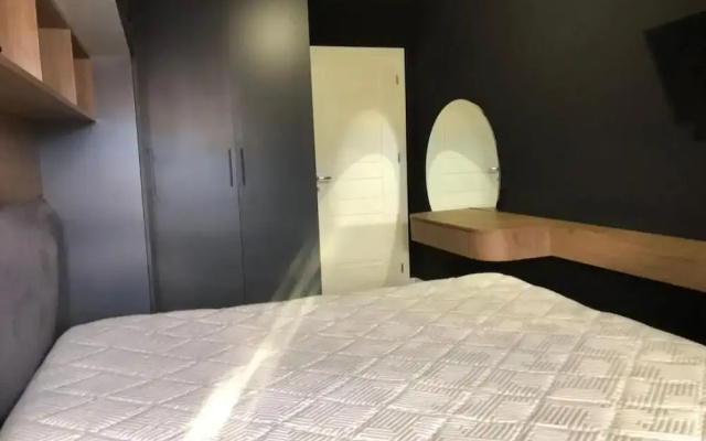 Tirent Apartment Komuna Parisit 1