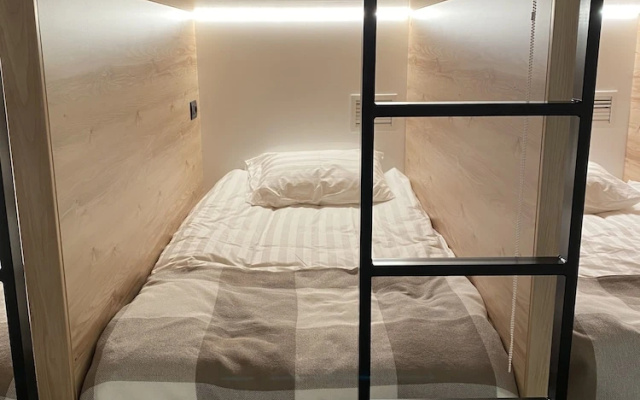 Зал сна и отдыха Sleep Lounge, Терминал D — хостел
