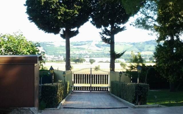 Отель B&B Il Giardino Dei Limoni Монтекассино вид на фасад