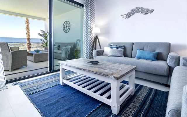 LAE23i- Apotel Estepona Hills by roomservices
