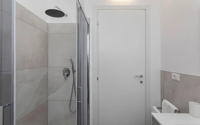 Quinto Modern Flat by Wonderful Italy