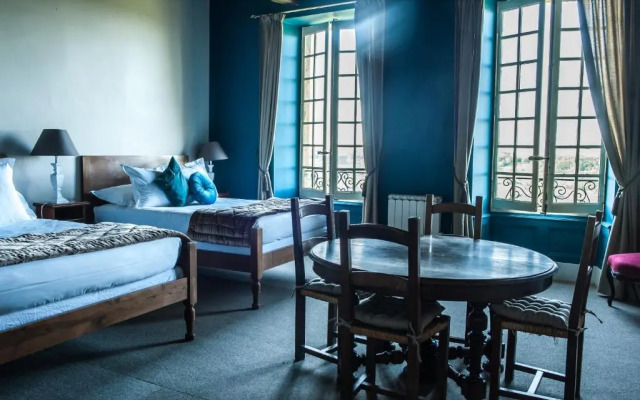 Hotel Raymond VII